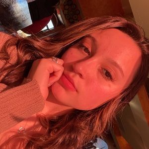 Meet your Posher, Selena